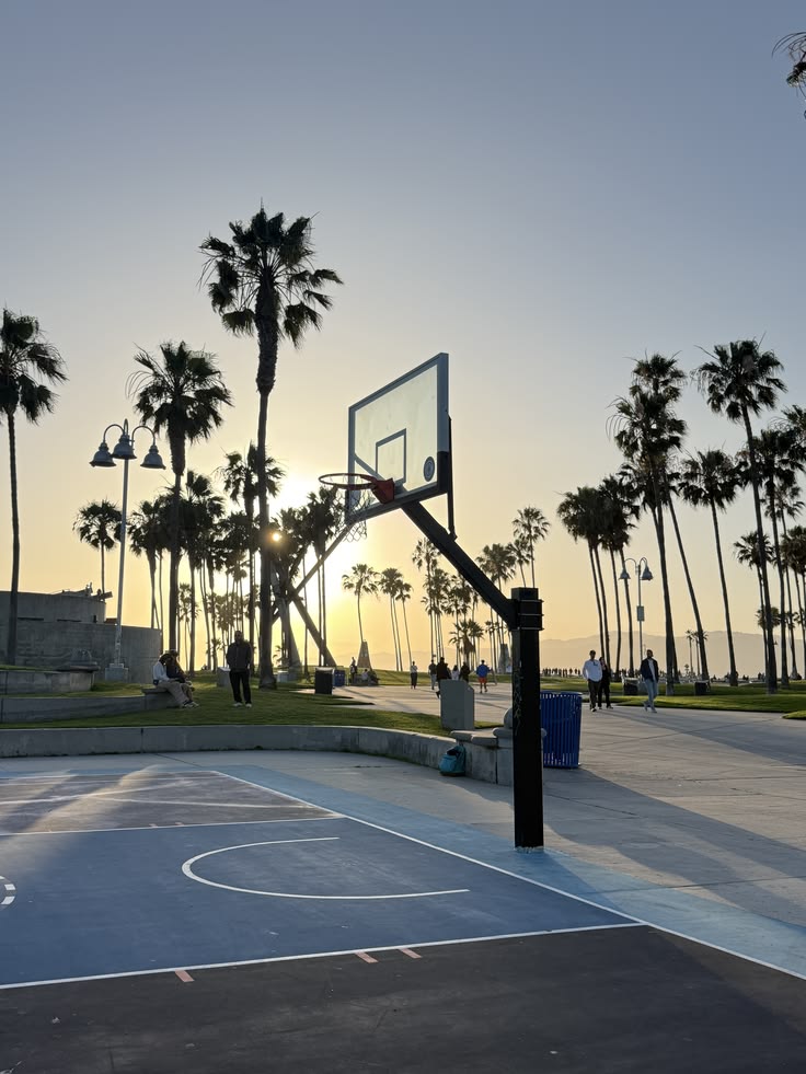 Quadras de Venice Beach ao pôr do sol
